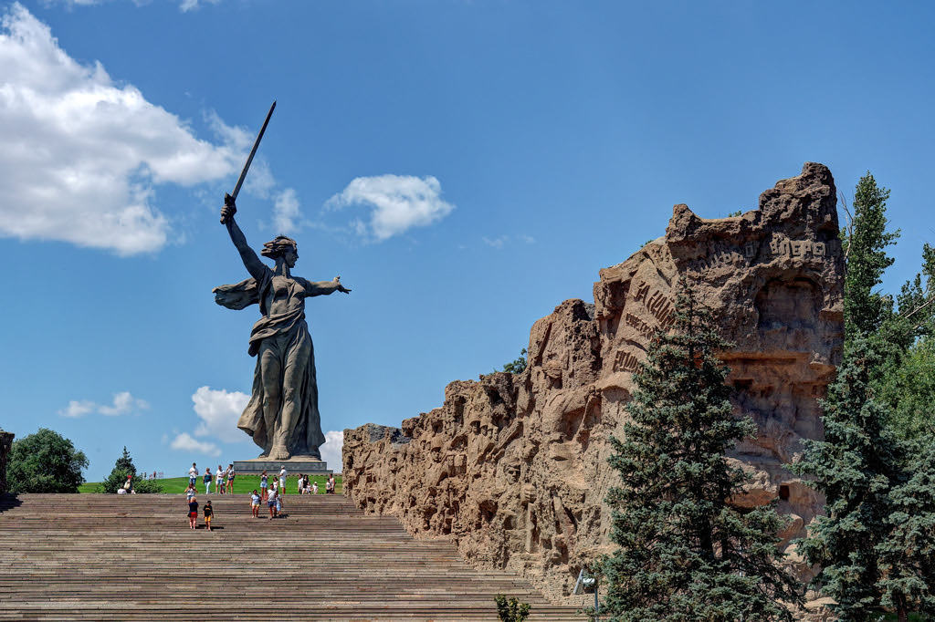 Мамаев курган украсят цветами и новыми деревьями